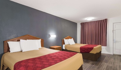 Standard Room, 2 Queen Beds, Smoking (Upper Floor)
