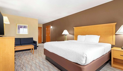 Honeymoon Suite, 1 King Bed with Sofa bed, Non Smoking, Jetted Tub (with Sofabed)