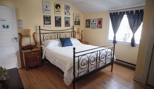 Queen Room, 1 Queen Bed (Black Sheep Room)