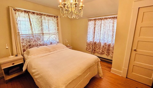 Suite, 1 Queen Bed with Sofa bed (Burnside One Bedroom Suite)