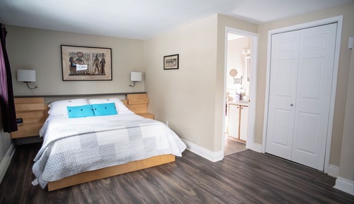 Suite, 1 Queen Bed with Sofa bed (Studio Suite)