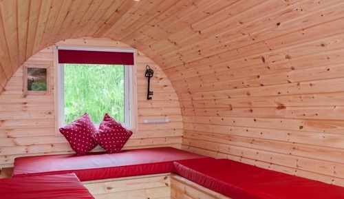 Standard Cabin (Hobbit Glamping Pod 1)