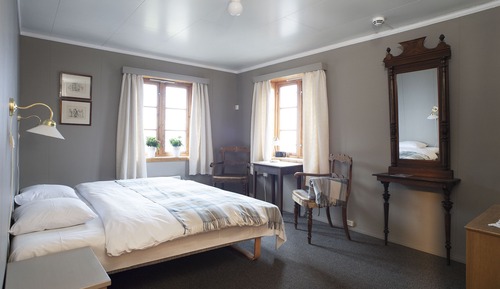 Single Room, Private Bathroom