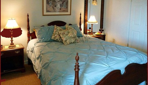 Room #4 Deluxe Queen Room