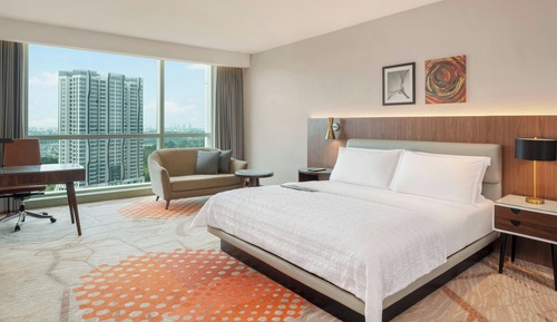 Guest Room,1 King Bed, Club Lounge Access