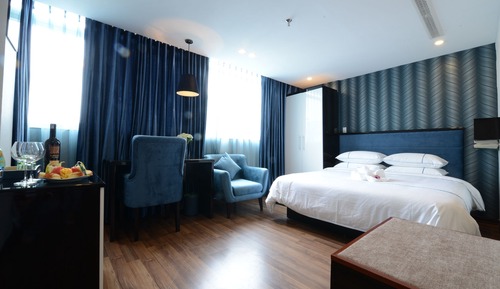 Honeymoon Suite, City View