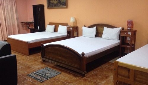 Deluxe Family Room