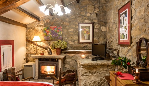 Deluxe Suite, Jetted Tub