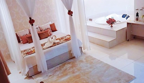 SUITE DAS ROSAS (COM HIDRO)
