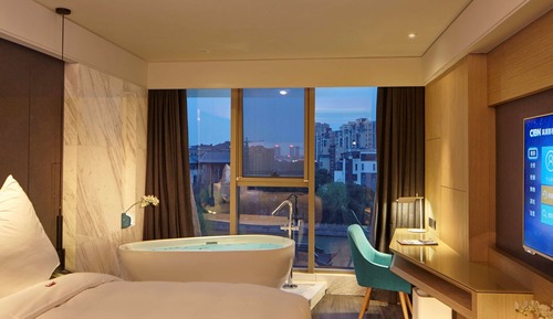 Deluxe Room, 1 King Bed