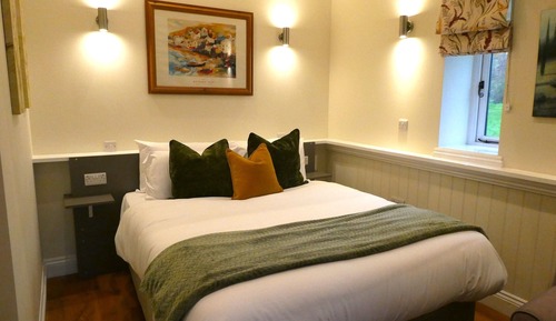 Standard Studio, Ensuite, Garden View (Church View)