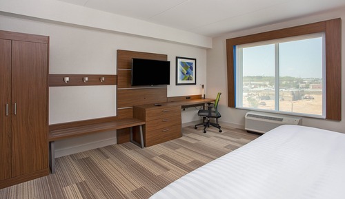 Standard Room, 1 King Bed, Accessible (Mobility, Roll-In Shower)