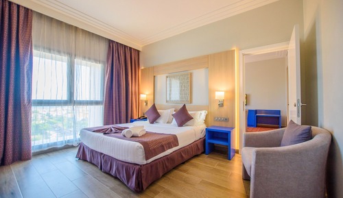 Classic Suite, 1 Queen Bed with Sofa bed, Sea View