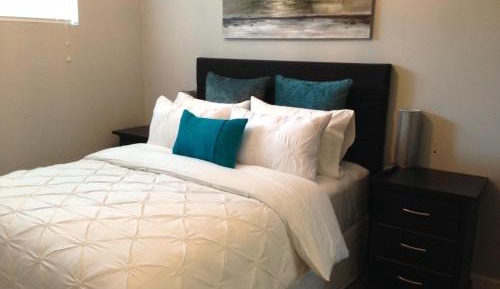 Deluxe Queen Suite