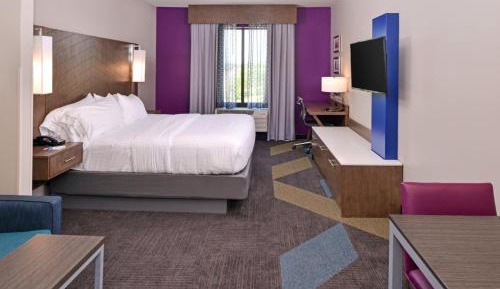 Suite - Hearing Accessible - Non-Smoking
