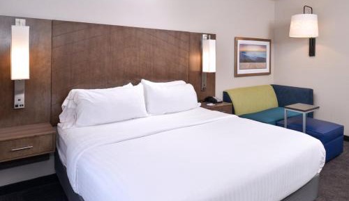 Standard King Room with Sofa Bed - Non-Smoking