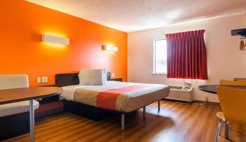 Deluxe King Room - Non-Smoking