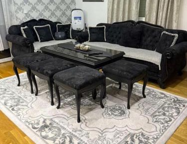 Five-Bedroom Deluxe Apartment