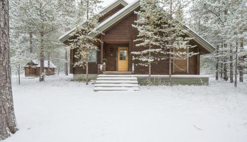 Three-Bedroom Holiday Home 