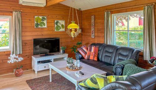 Three-Bedroom Holiday Home 