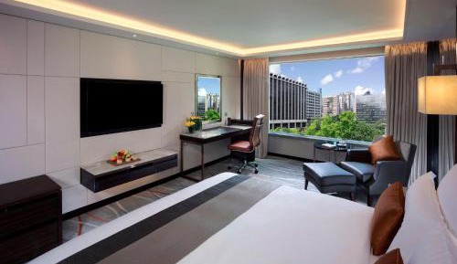 1 King Bed Club City View