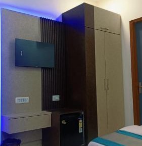 Double or Twin Room with Private Bathroom