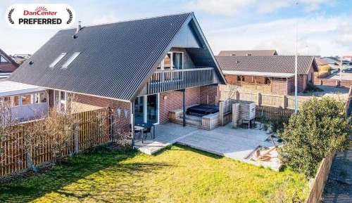 Five-Bedroom Holiday Home