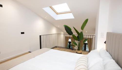 One-Bedroom Apartment with Balcony