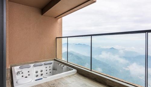 Three-Bedroom Apartment with Balcony