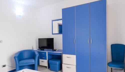 One-Bedroom Apartment with Balcony