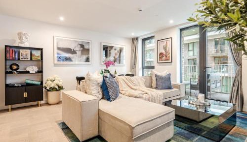 Two-Bedroom Deluxe Apartment with Balcony