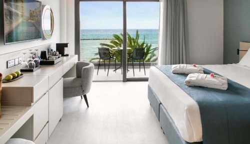 Deluxe Double Room with Balcony and Sea View