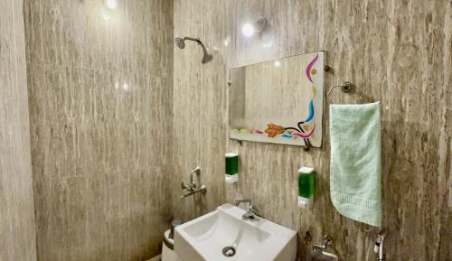 Deluxe Double Room (2 Adults + 1 Child)