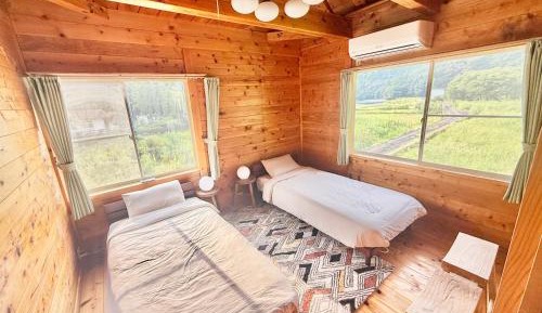 Standard Twin Room with Shared Bathroom