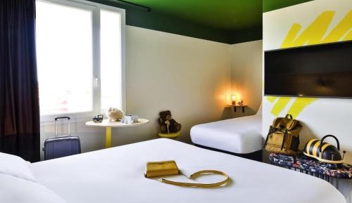 Superior Queen Room with Single Sofa Bed