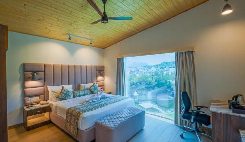 Sajjan Villa with 2-bedrooms and Jacuzzi