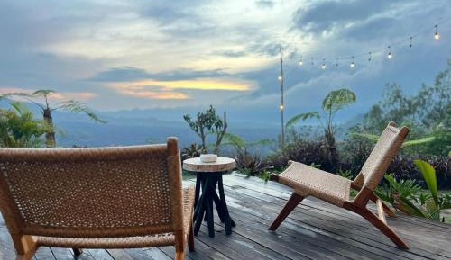 Suite with Mountain View