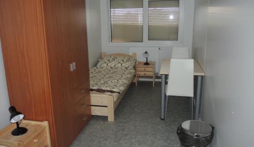 Economy Twin Room with Shared Bathroom