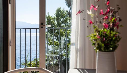 Suite with Lake View
