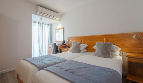 Double or Twin Room with Partial Sea View