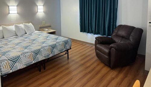 King Room - Disability Access - Non-Smoking