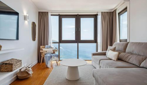 One-Bedroom Apartment with Sea View