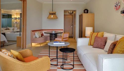 One-Bedroom Premium King Suite with Balcony and Sea View