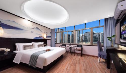 Deluxe Queen Room