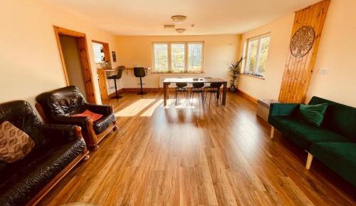Two-Bedroom Apartment with Mountain View