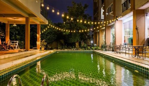 One-Bedroom Apartment with Pool View