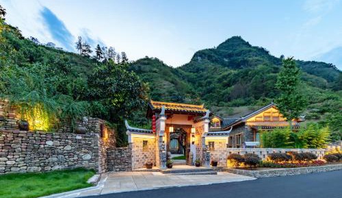 Villa with Garden View