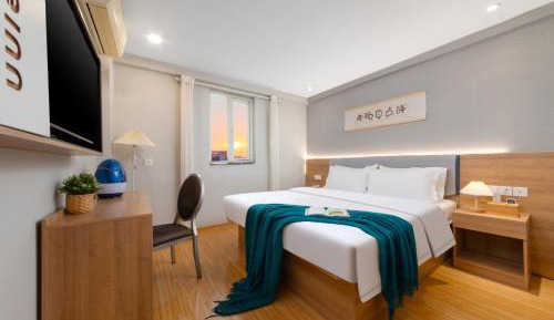 Deluxe Queen Room