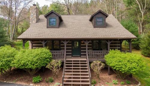 Three-Bedroom Holiday Home 