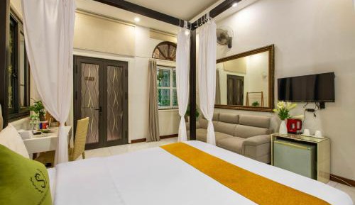 Deluxe King Room